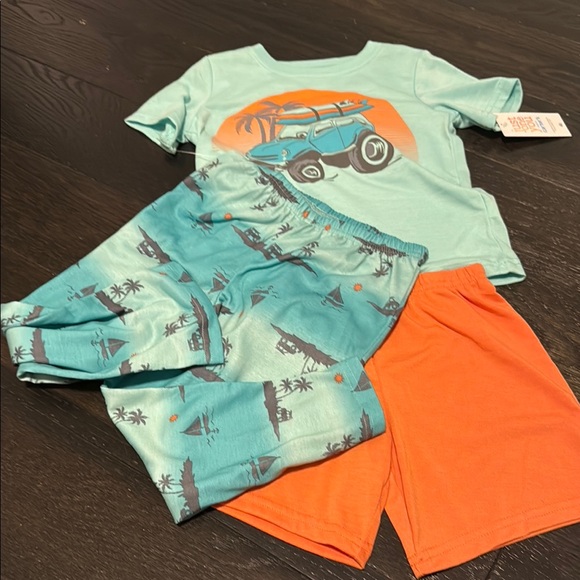 Carter’s three-piece PJ set size 4 t - Picture 1 of 1